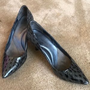 Kenneth Cole grey heels 3” size 8.5